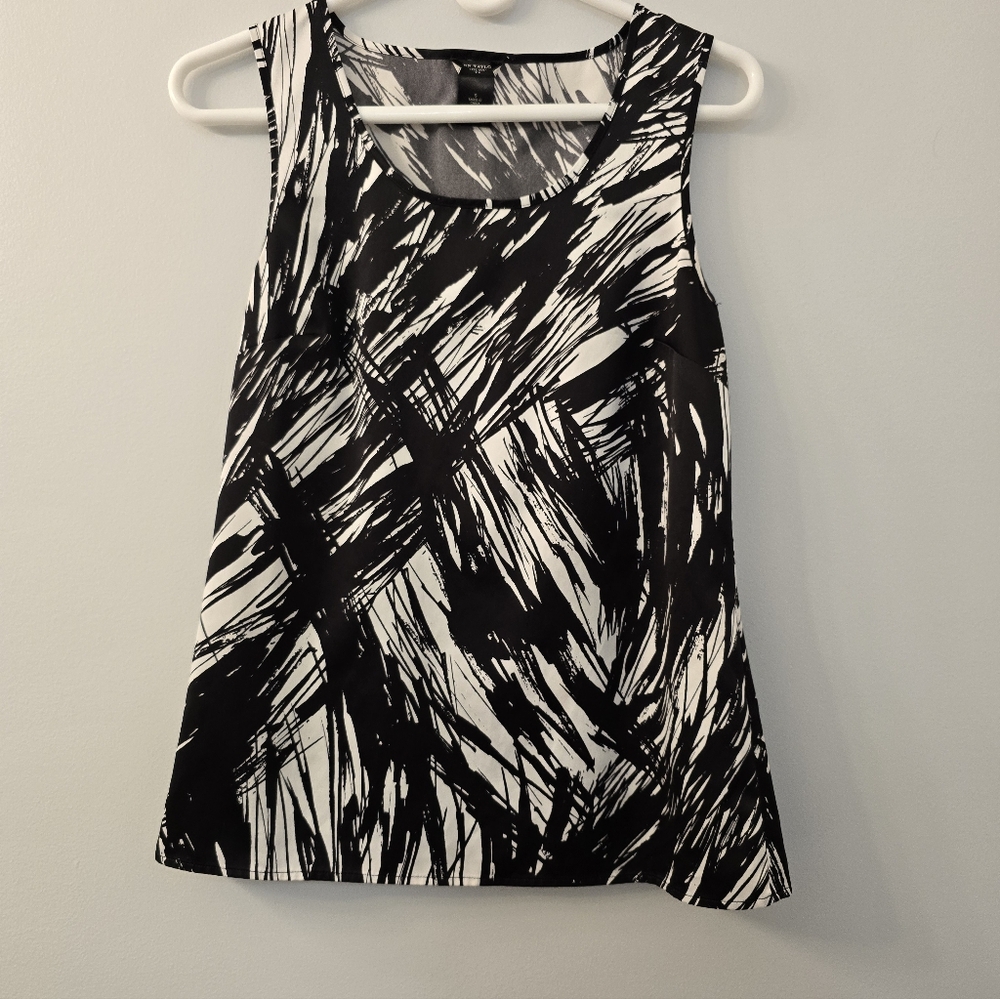 Ann Taylor Sleeveless Blouse in Excellent Condition - Size Small